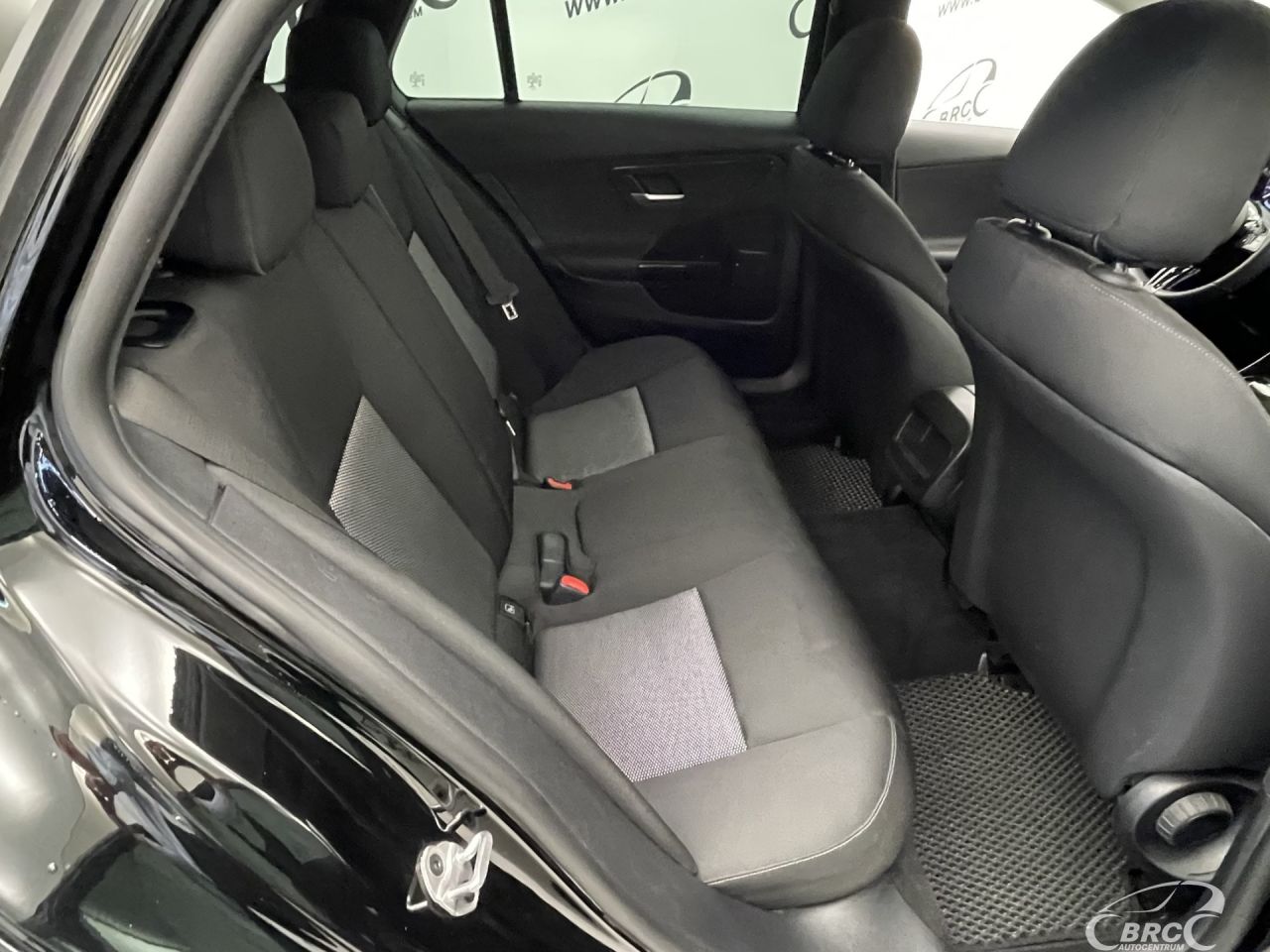 Mercedes-Benz C200 | 9