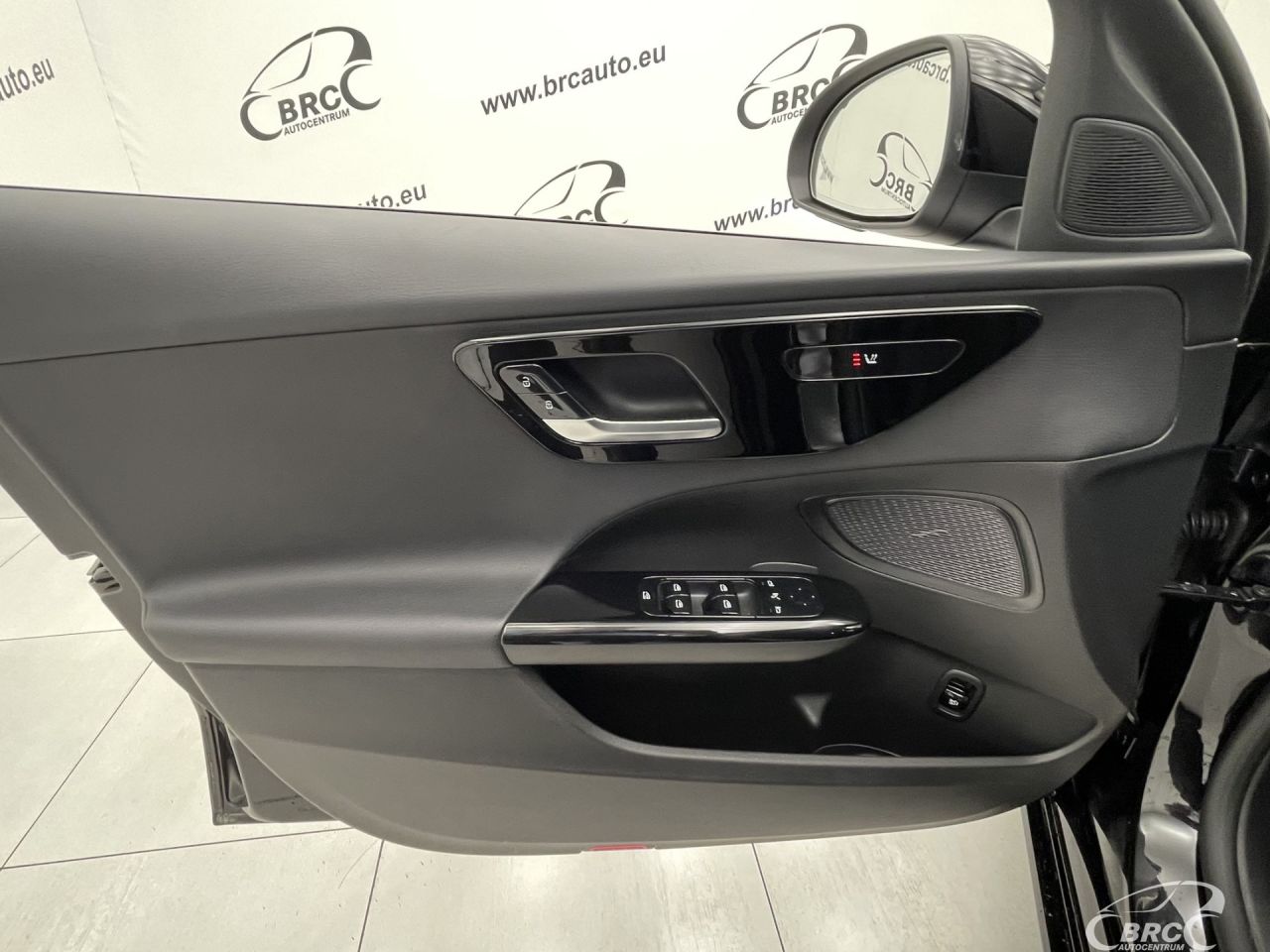 Mercedes-Benz C200 | 18