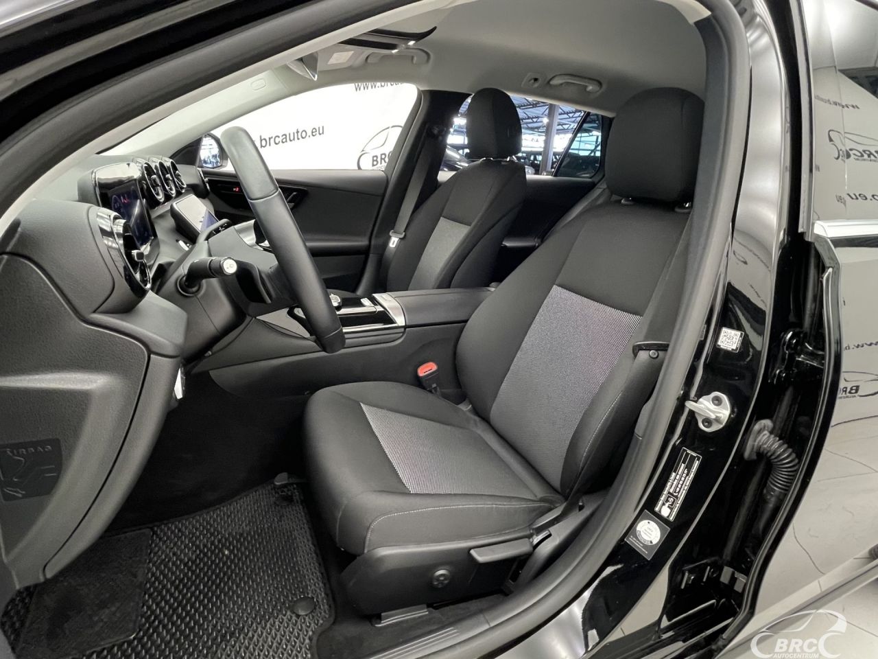 Mercedes-Benz C200 | 21