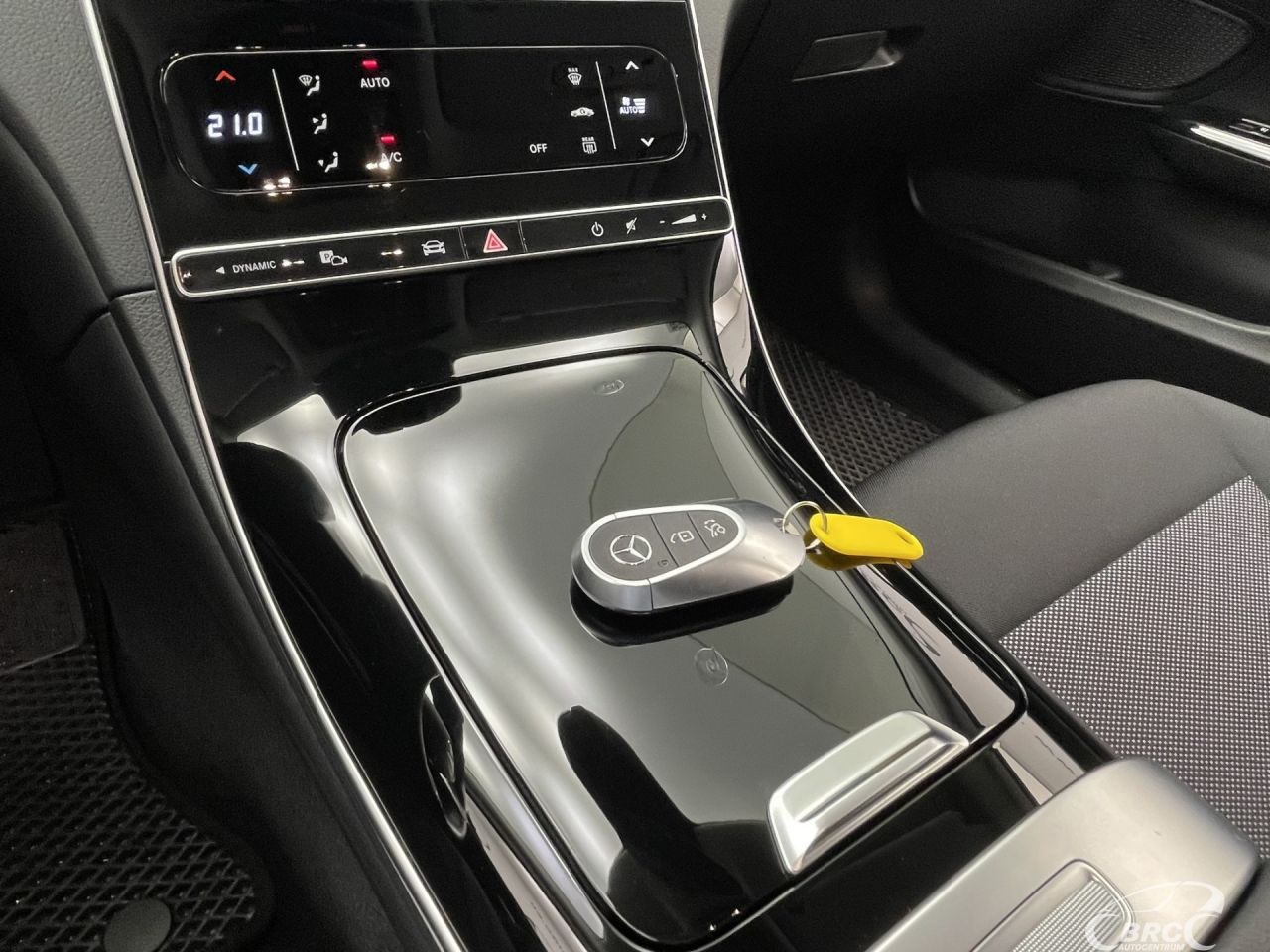 Mercedes-Benz C200 | 23