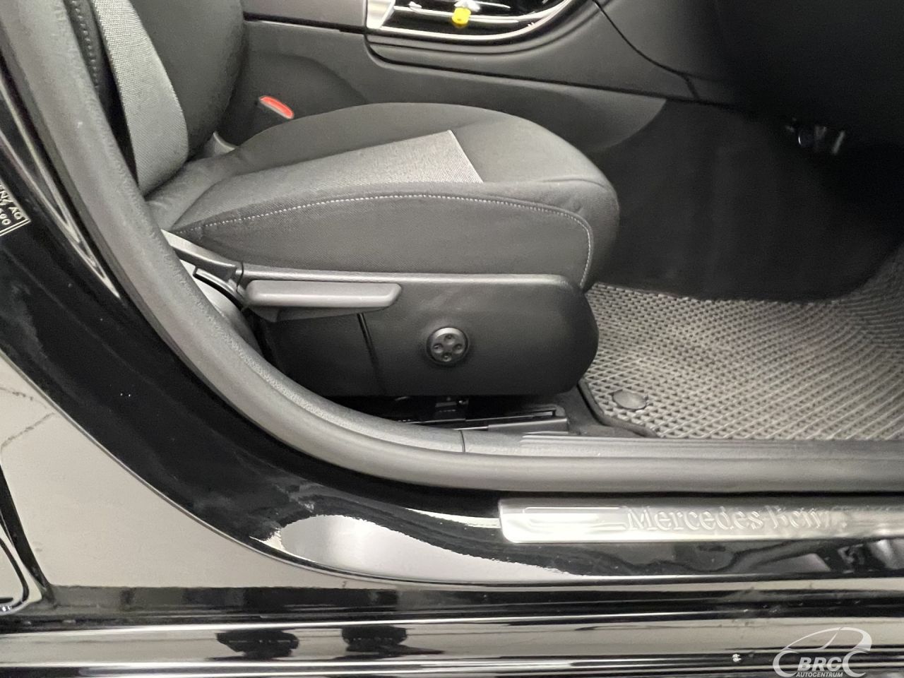 Mercedes-Benz C200 | 5