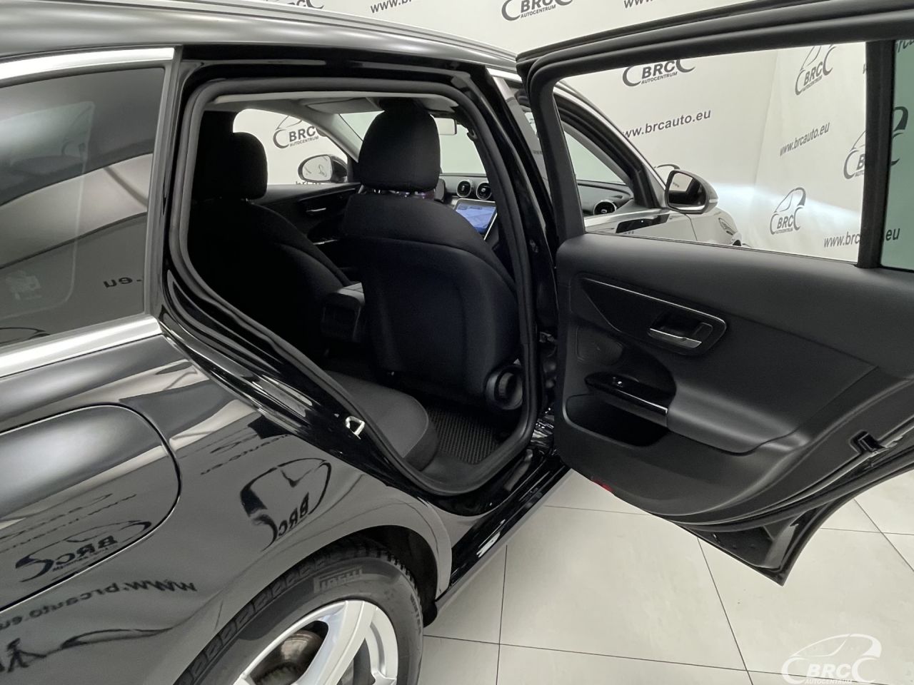Mercedes-Benz C200 | 11