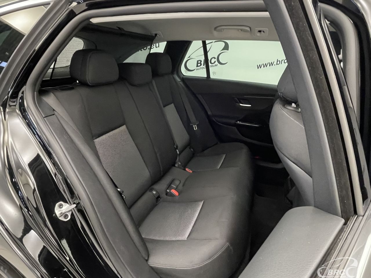 Mercedes-Benz C200 | 10