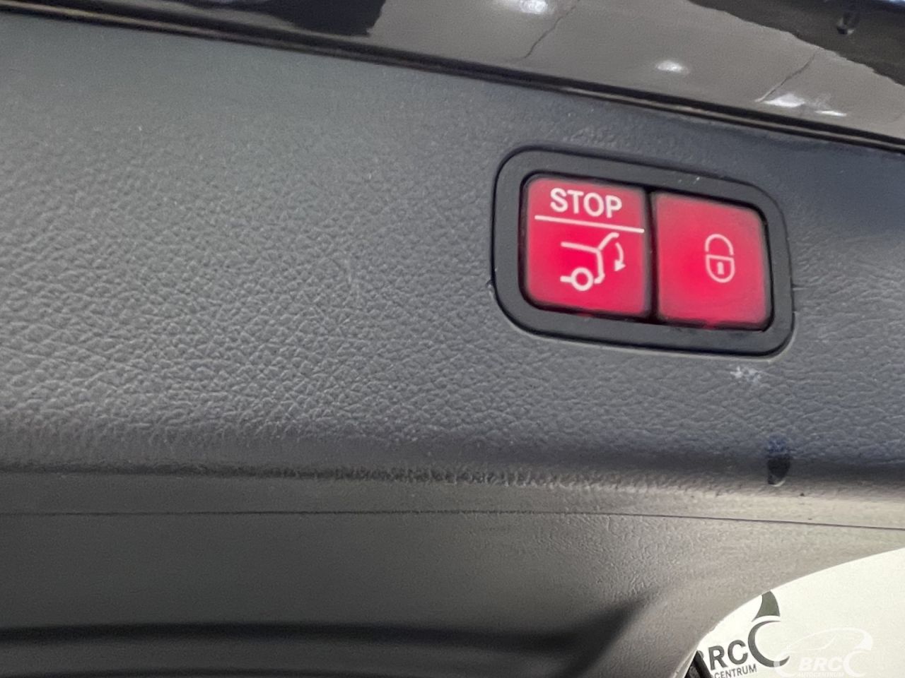 Mercedes-Benz C200 | 44