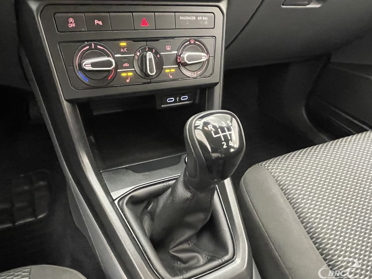 Volkswagen T-Cross | 24