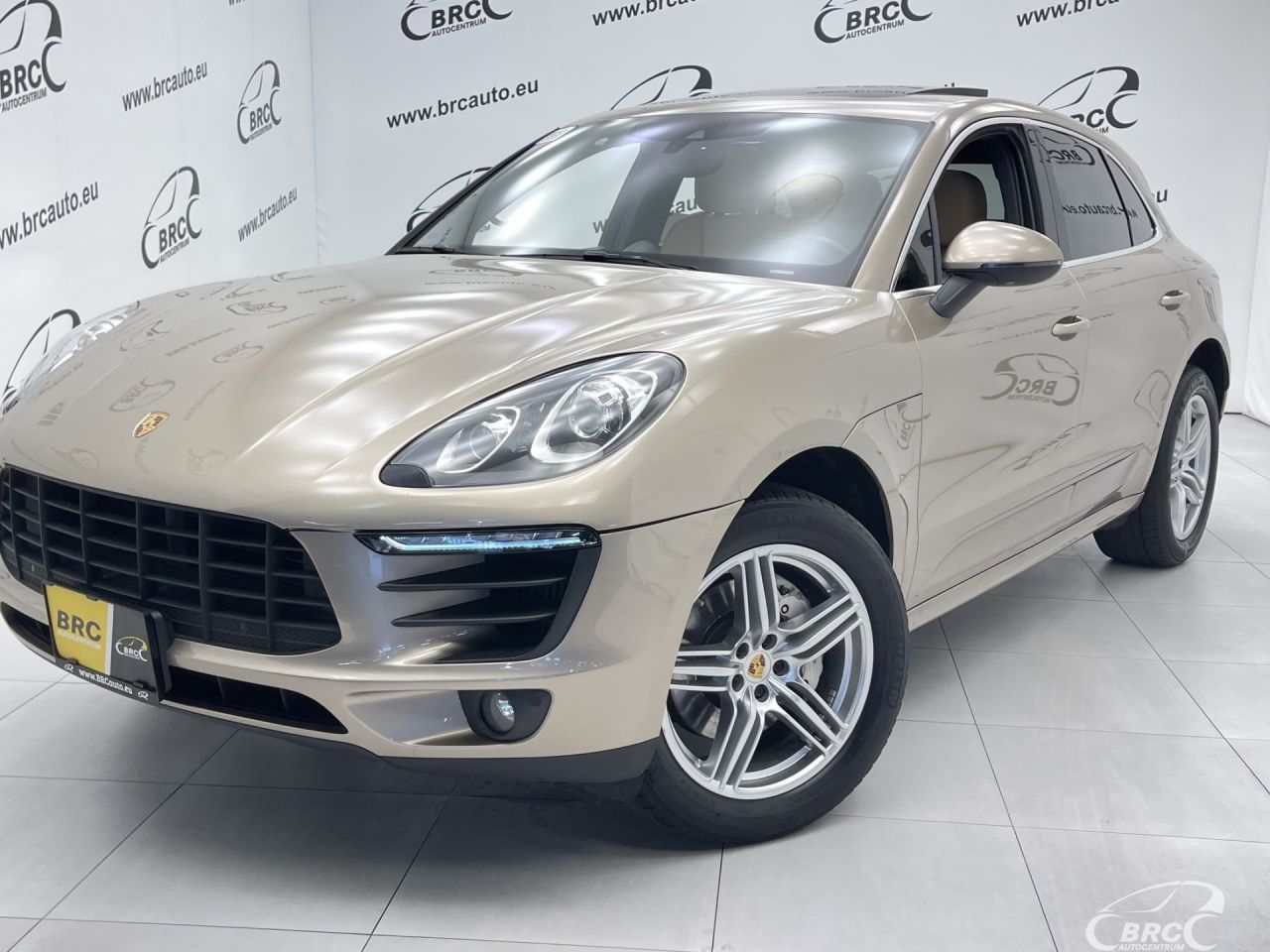 Porsche Macan | 48