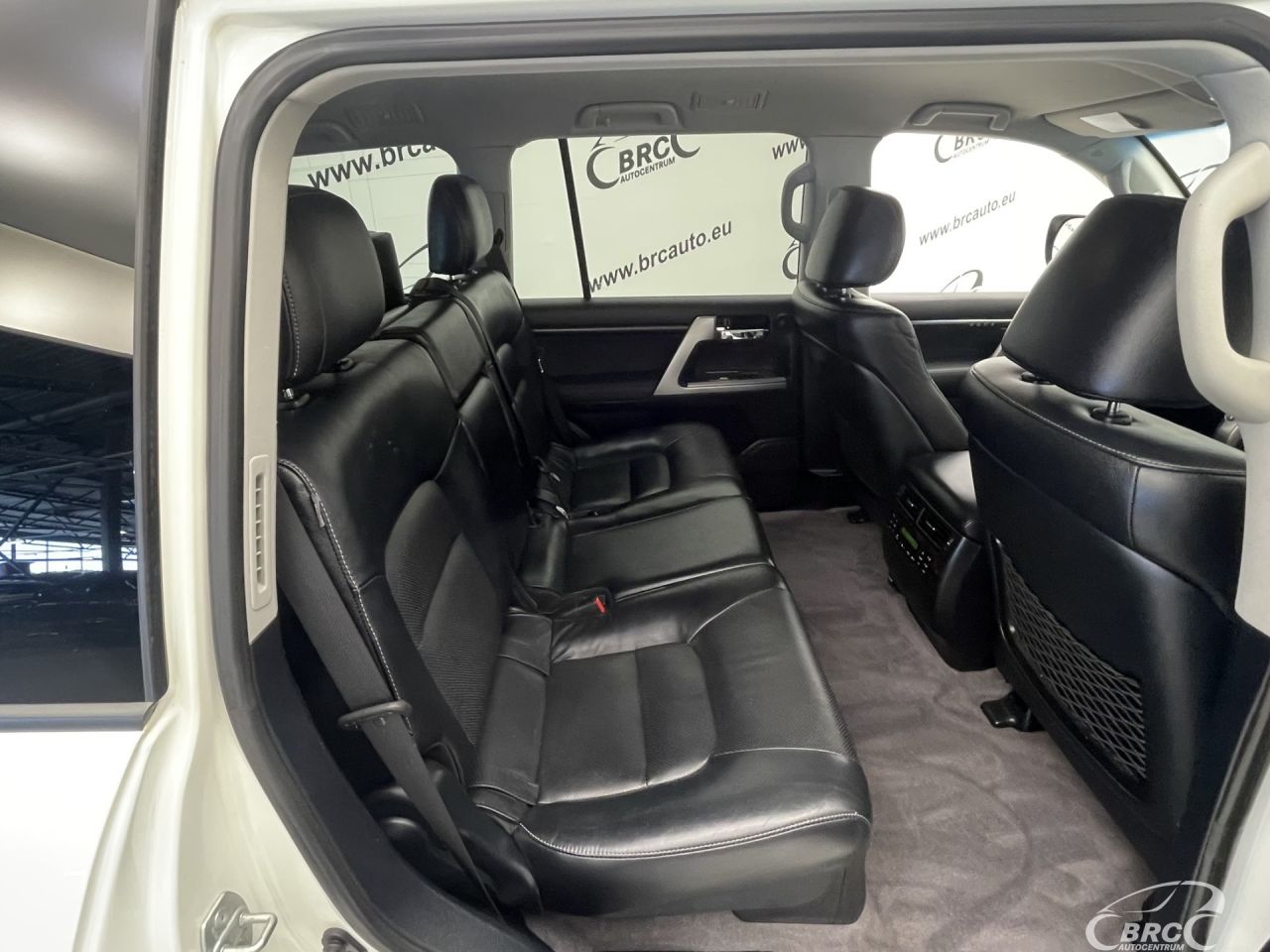 Toyota Land Cruiser | 10