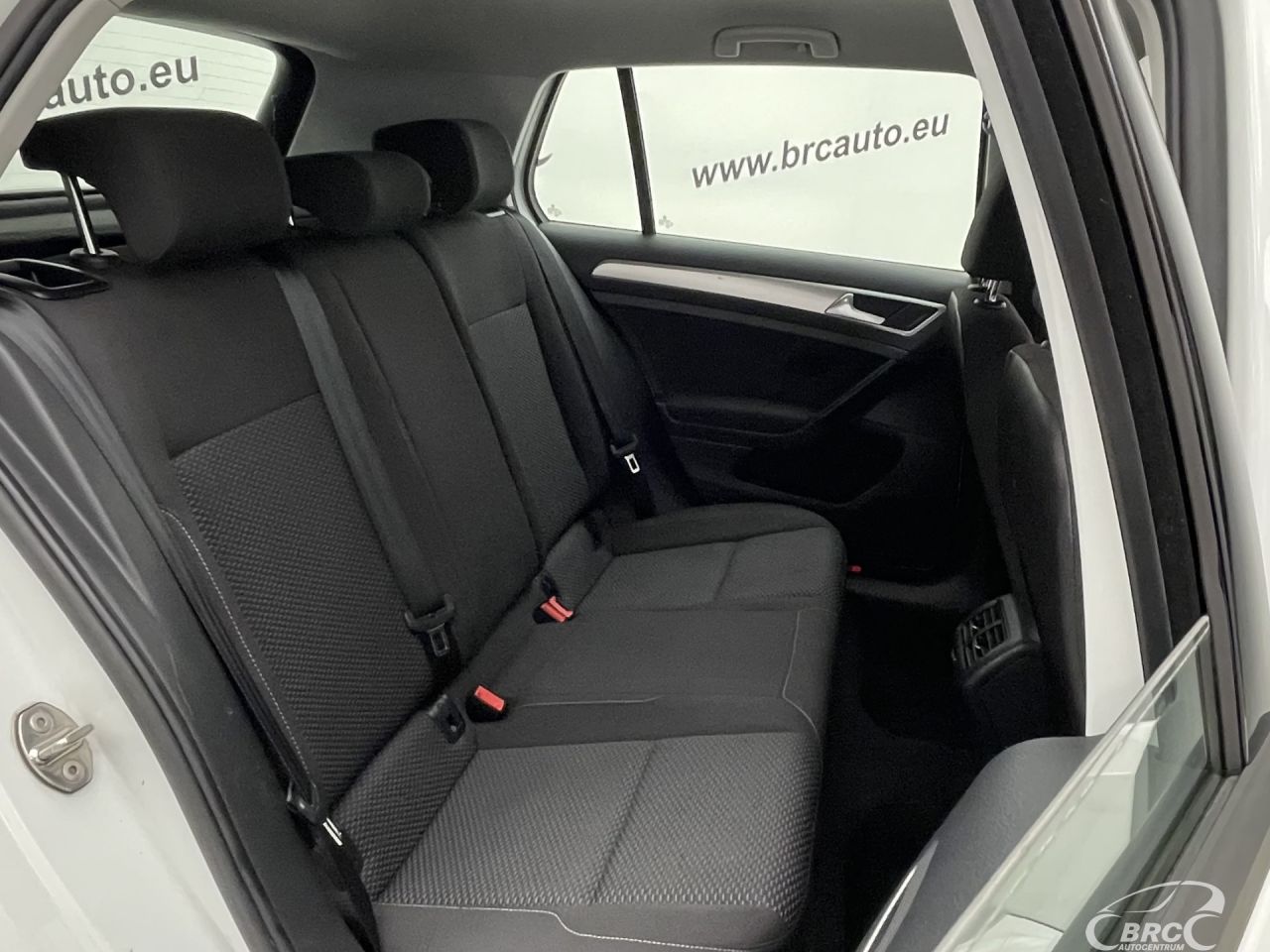 Volkswagen Golf | 10