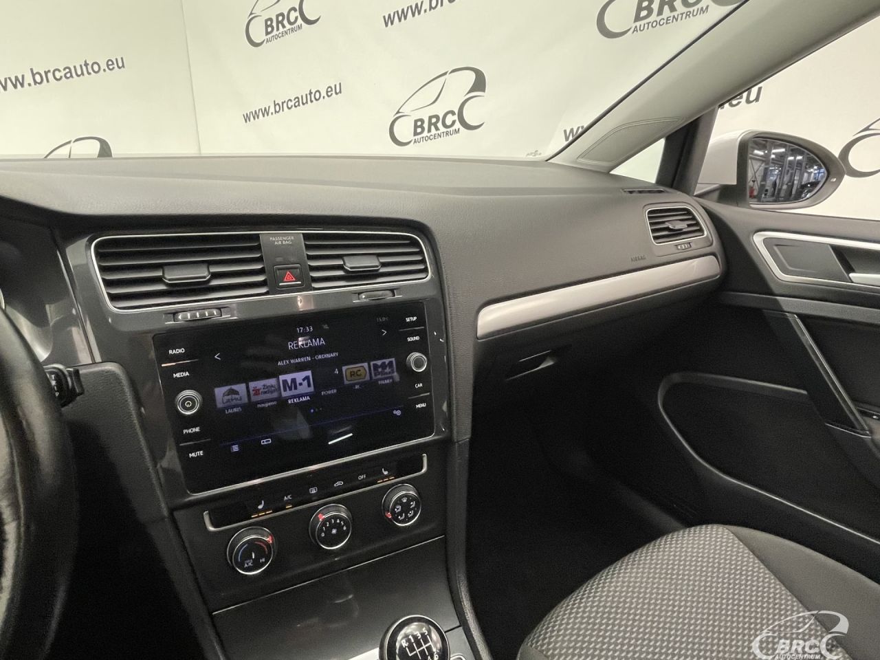 Volkswagen Golf | 24