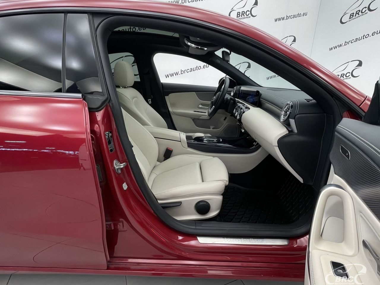 Mercedes-Benz CLA180 | 3