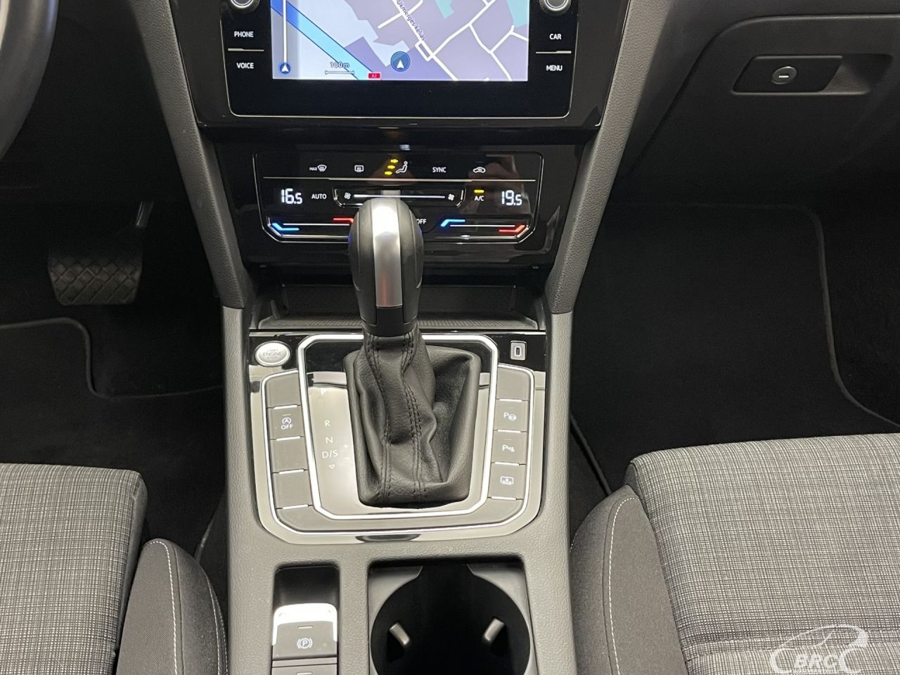 Volkswagen Passat | 16