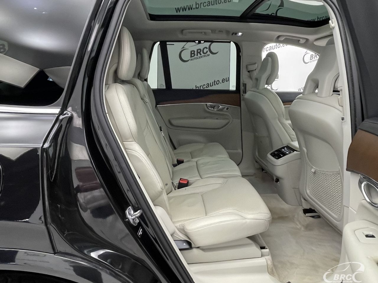 Volvo XC90 | 10