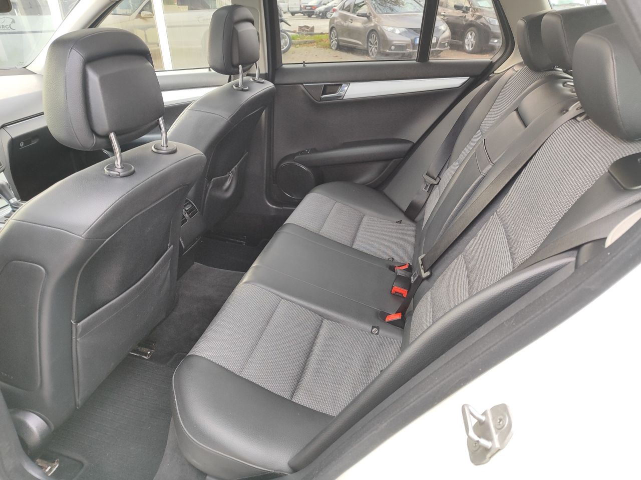 Mercedes-Benz C220 | 11