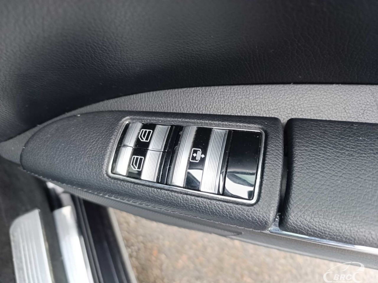 Mercedes-Benz S320 | 29