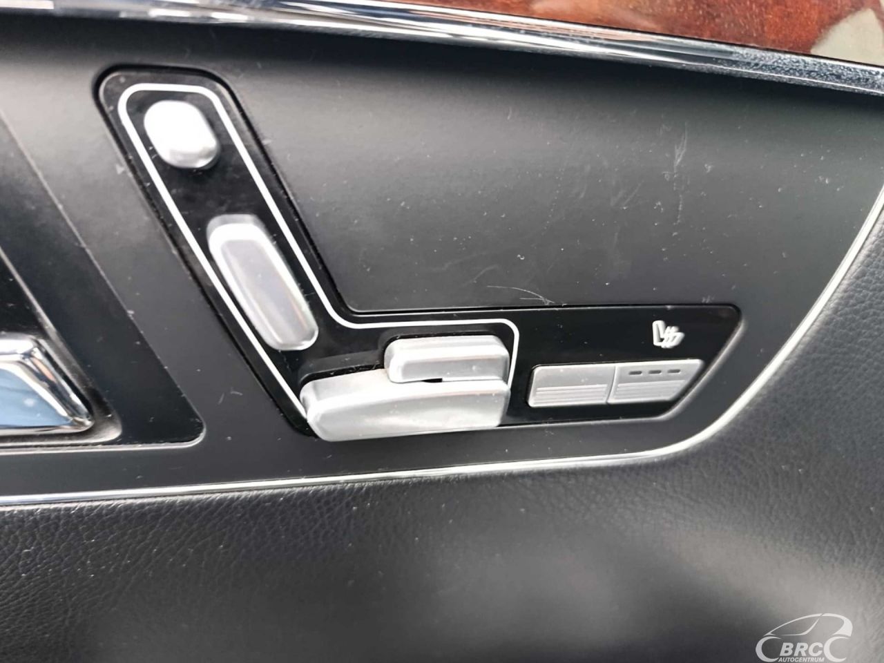 Mercedes-Benz S320 | 23