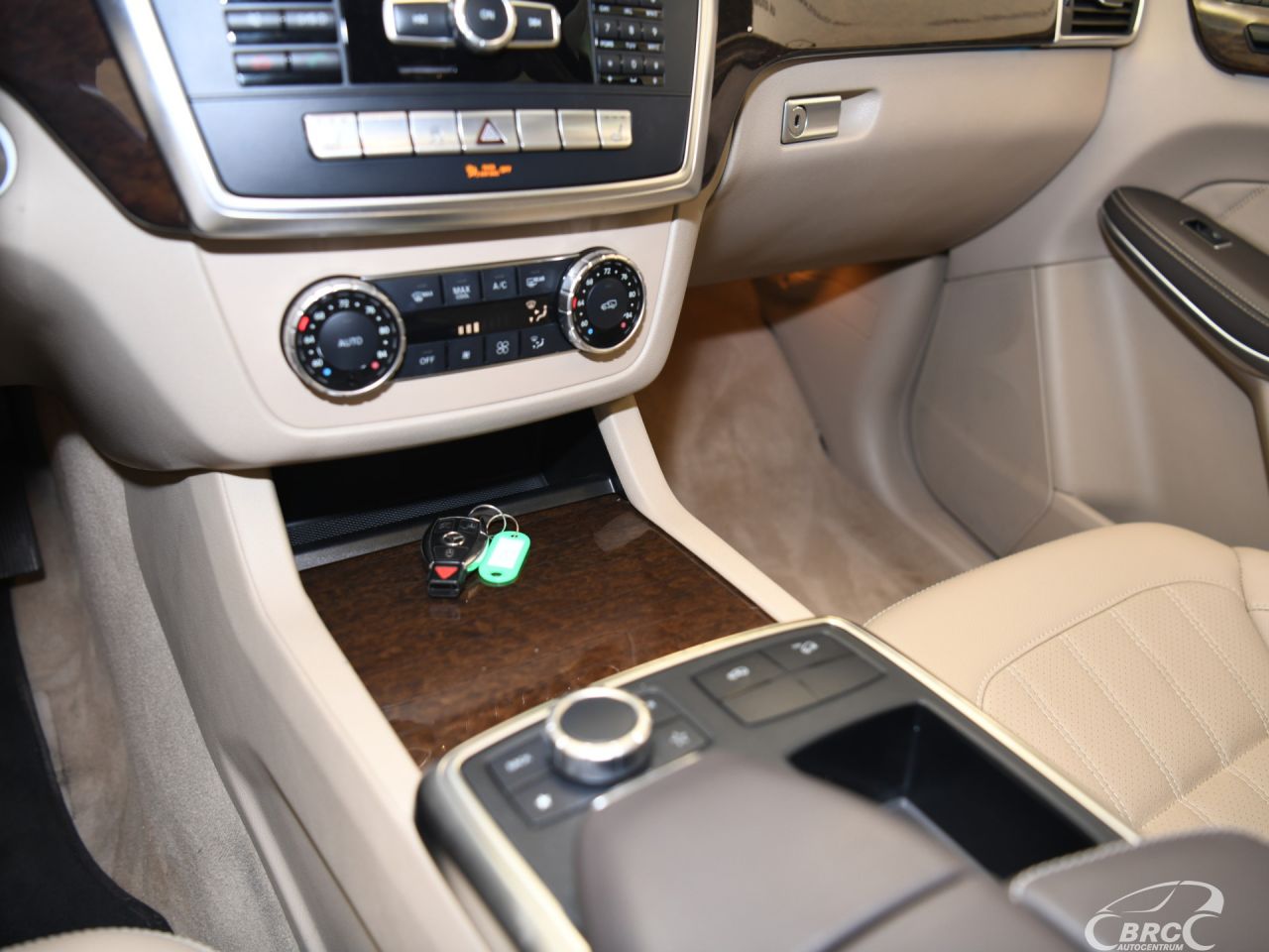 Mercedes-Benz GL450 | 28