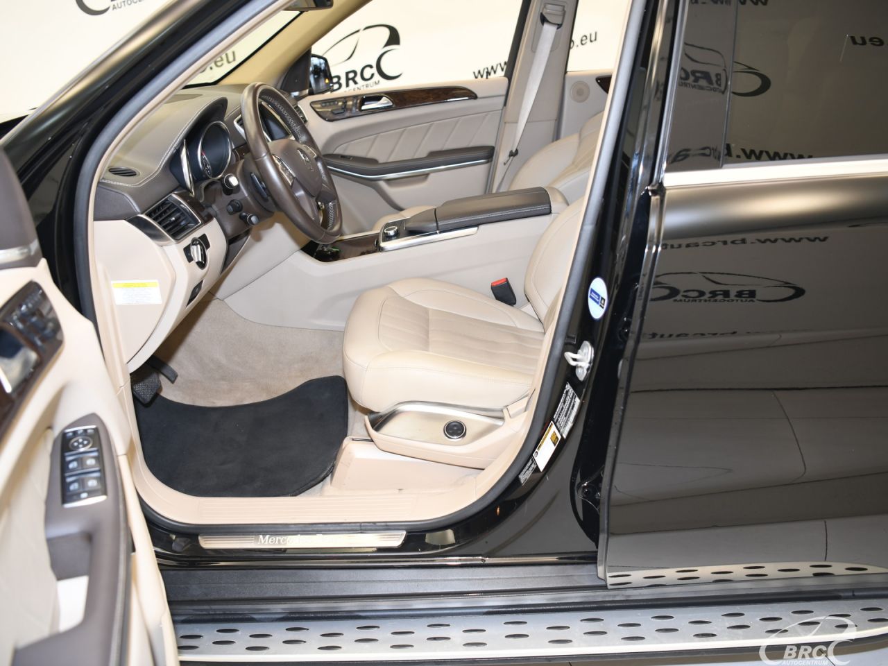 Mercedes-Benz GL450 | 23