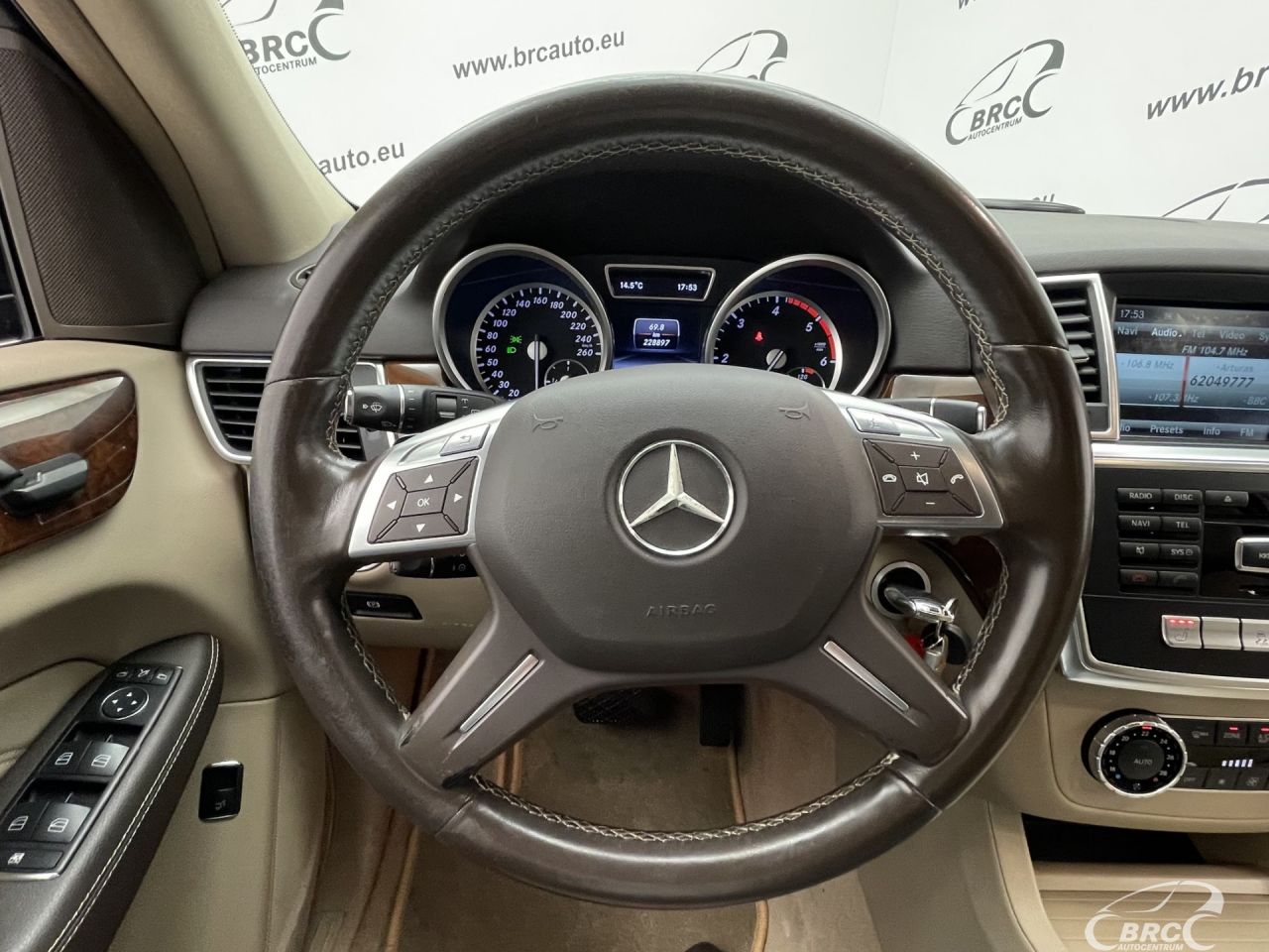 Mercedes-Benz ML250 | 28