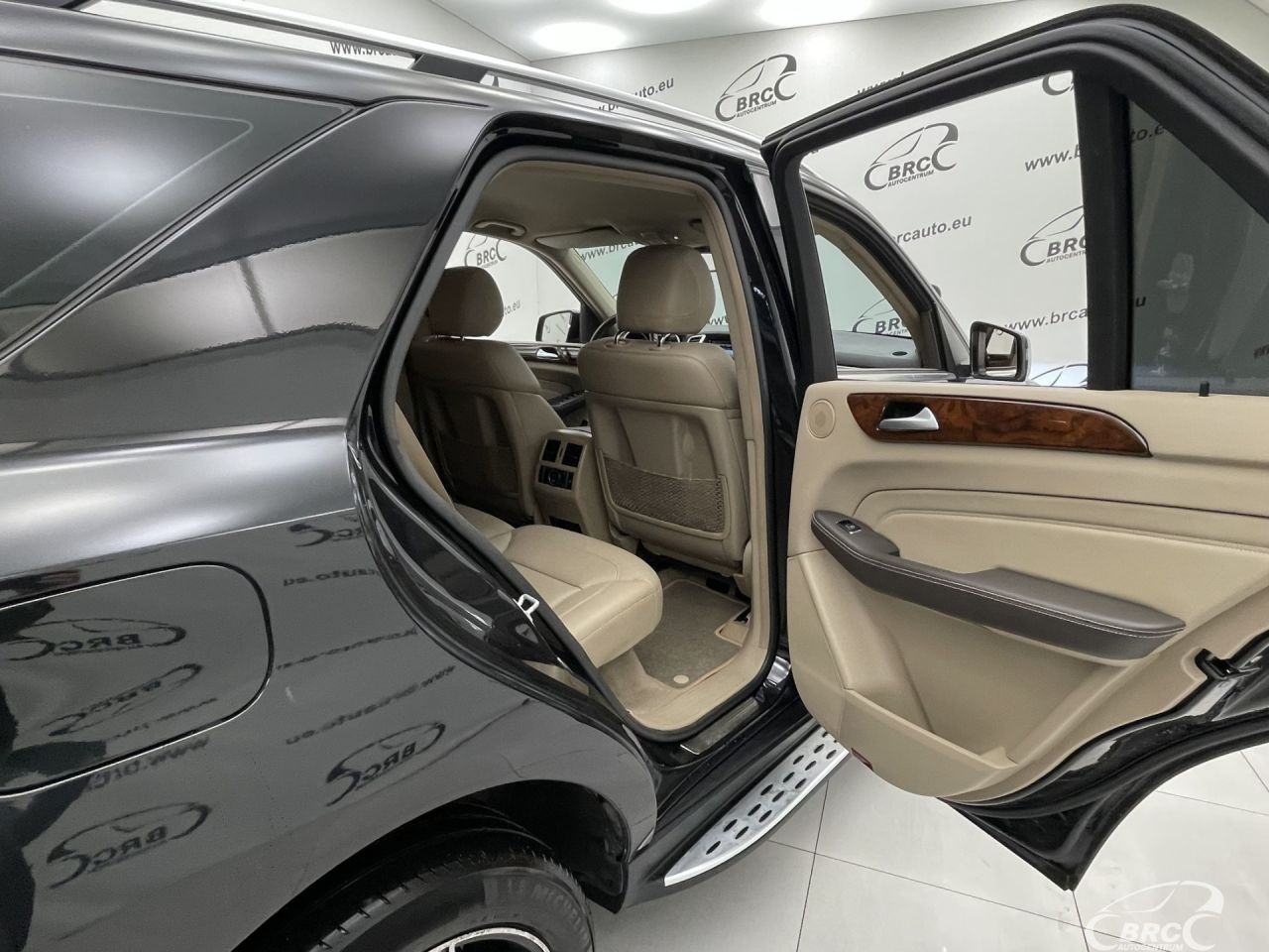 Mercedes-Benz ML250 | 12