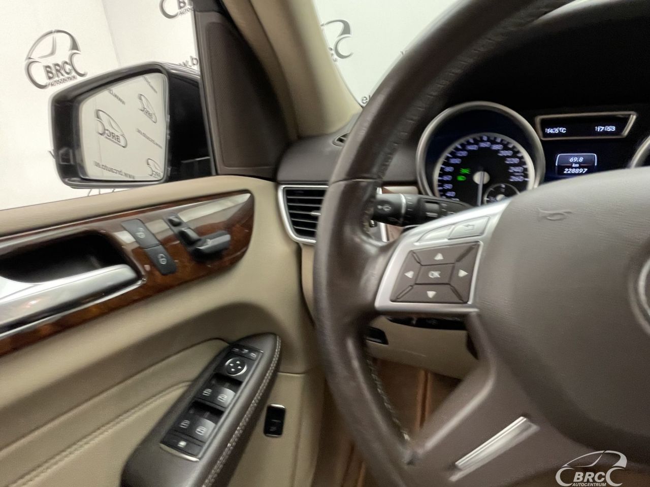 Mercedes-Benz ML250 | 30