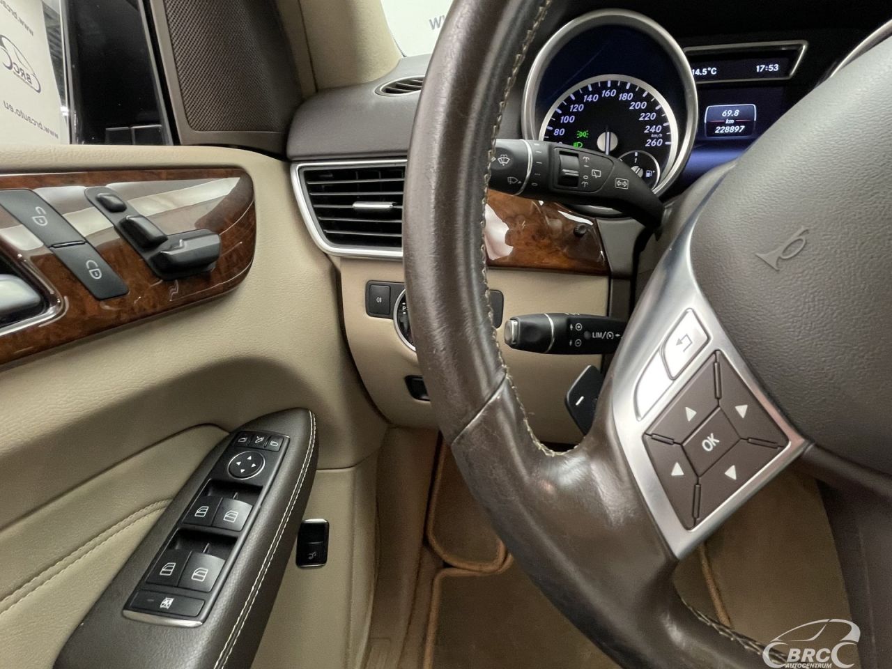 Mercedes-Benz ML250 | 32