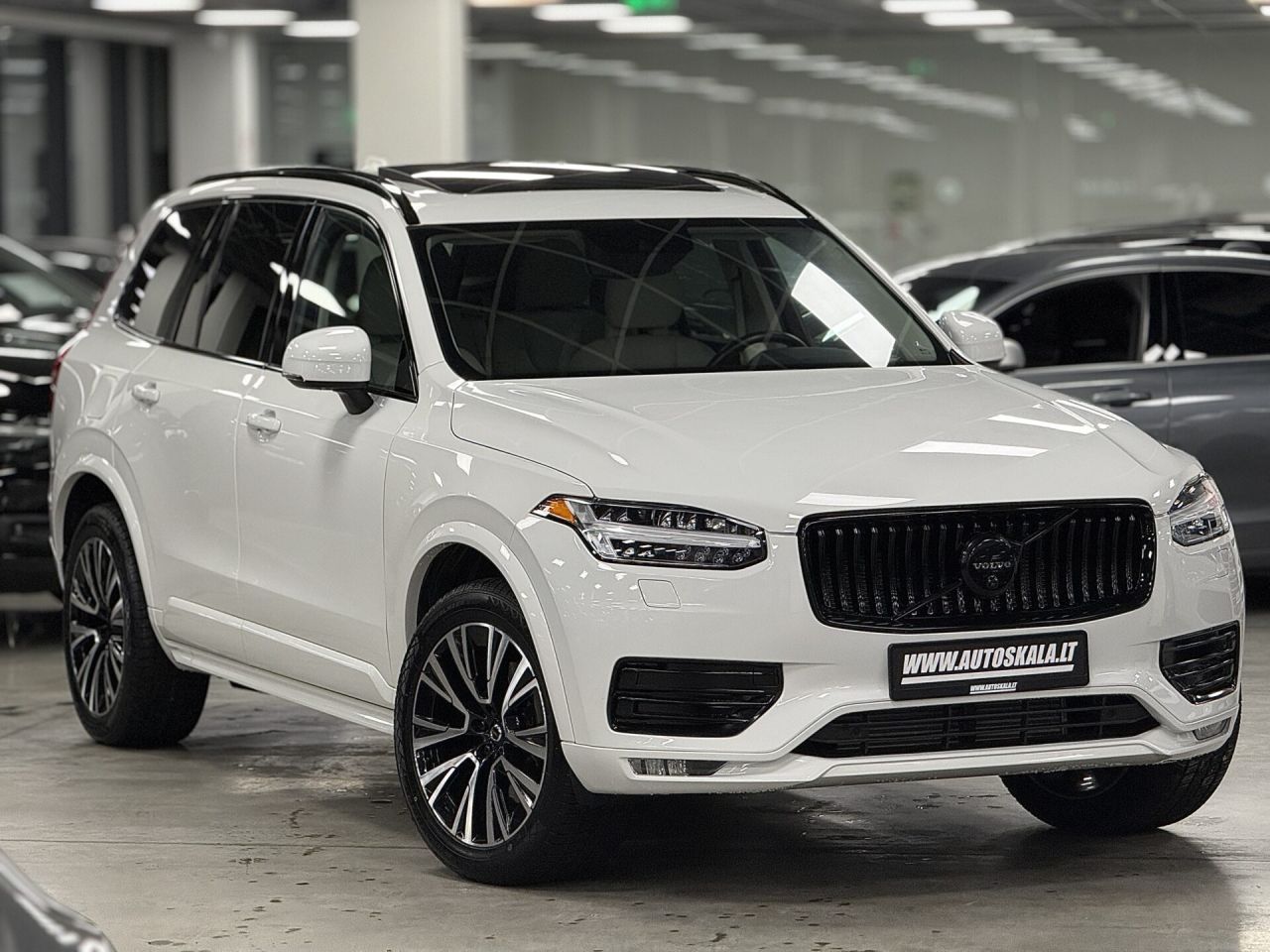 Volvo XC90 | 24