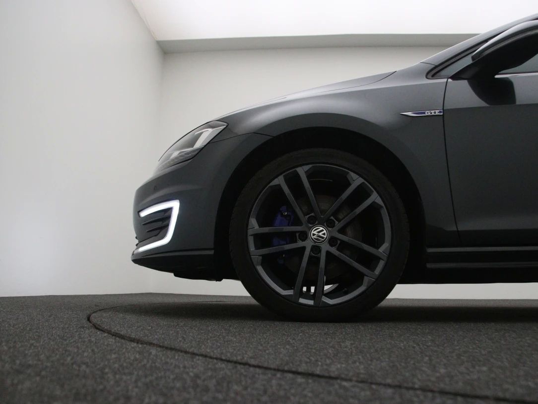 Volkswagen Golf | 27