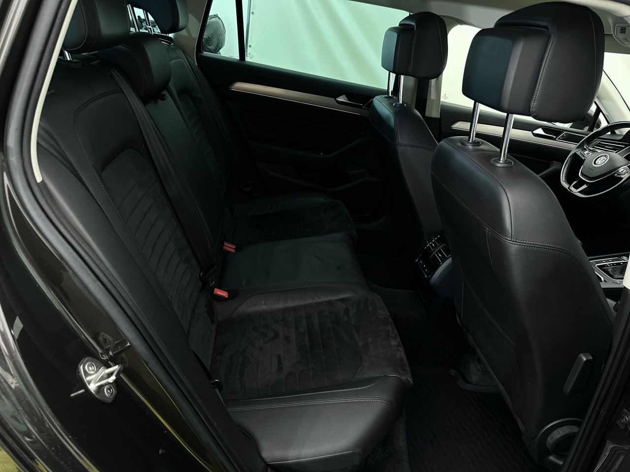 Volkswagen Passat | 12