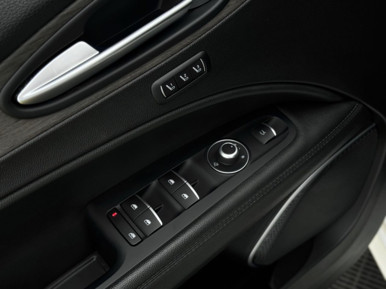 Alfa Romeo Stelvio | 18