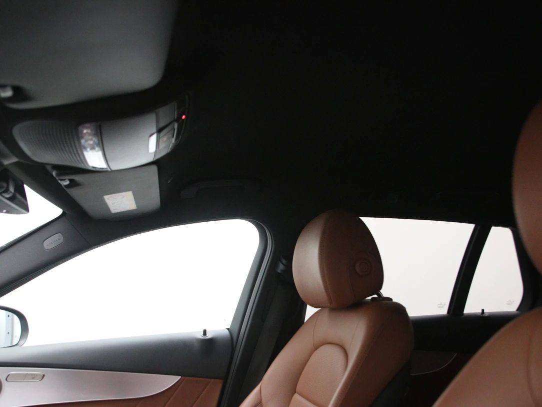 Mercedes-Benz C300 | 44