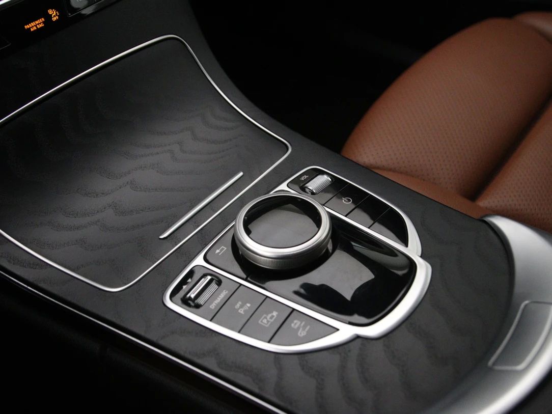 Mercedes-Benz C300 | 40