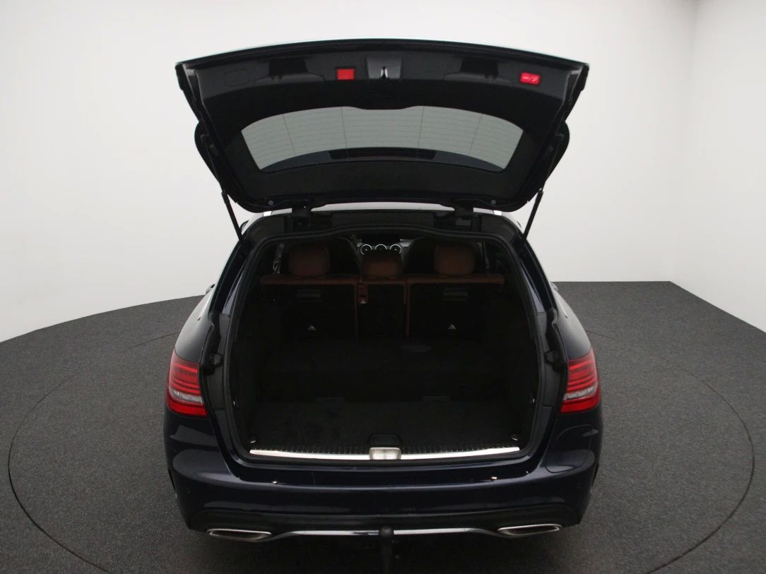 Mercedes-Benz C300 | 48