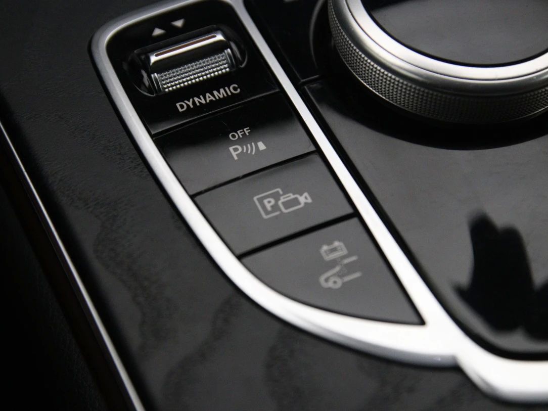 Mercedes-Benz C300 | 29