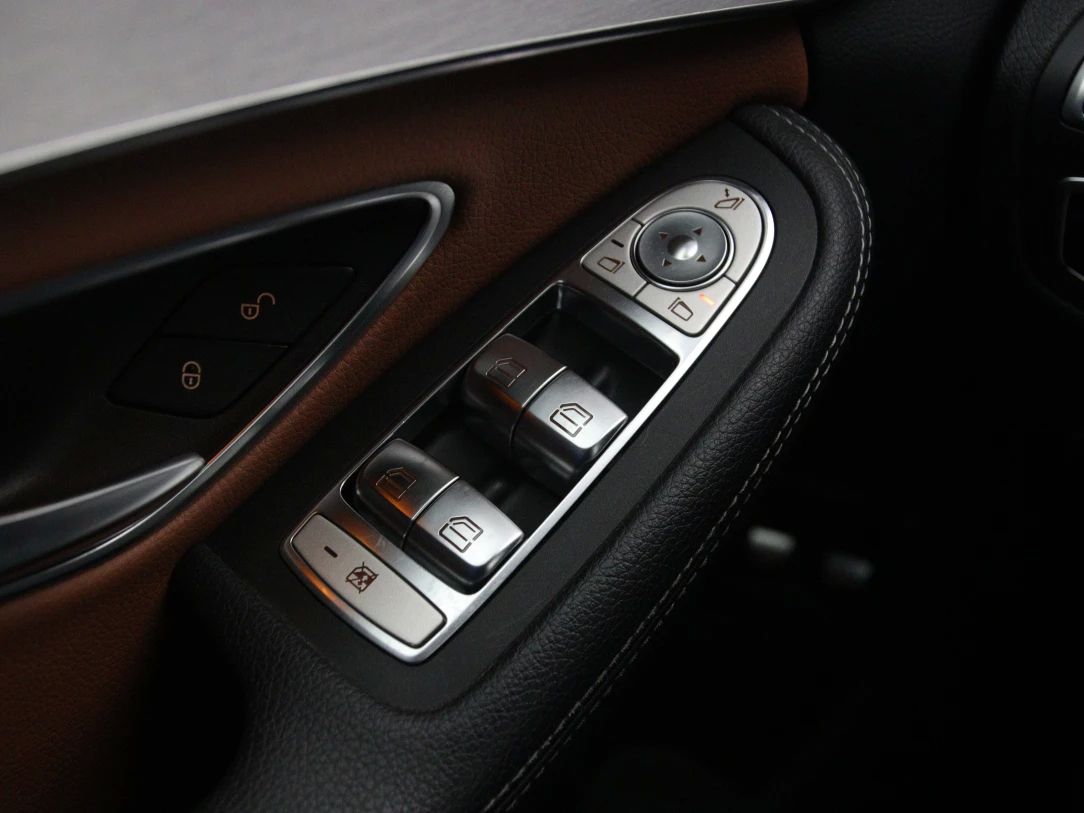 Mercedes-Benz C300 | 25