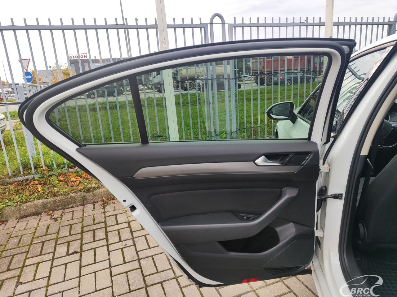 Volkswagen Passat | 12