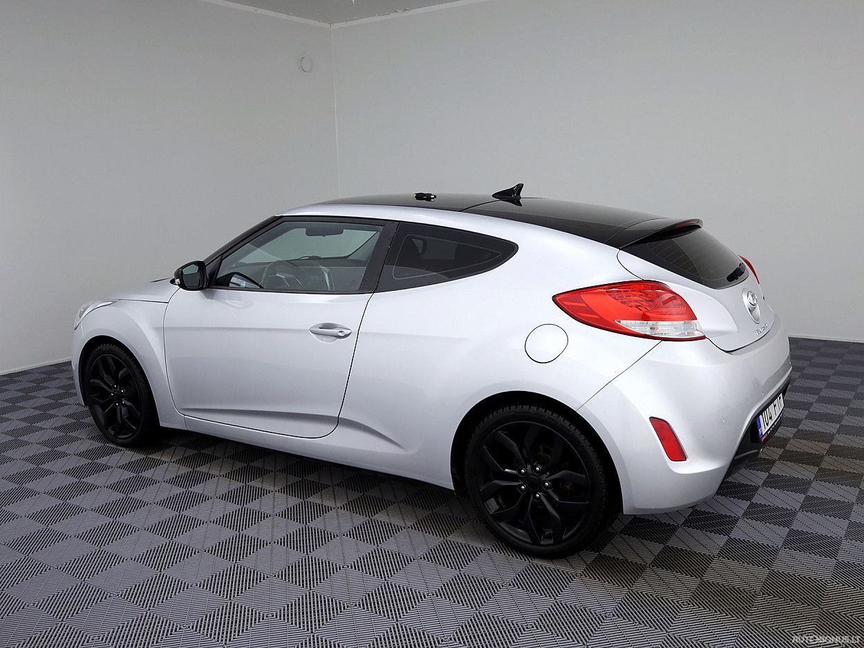 Hyundai Veloster | 3