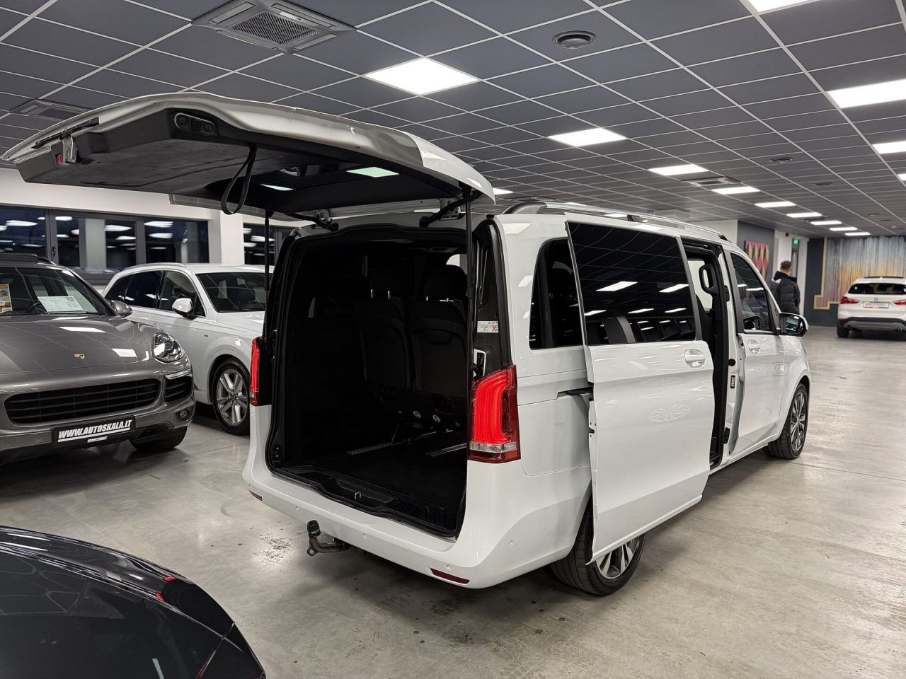 Mercedes-Benz V220 | 21