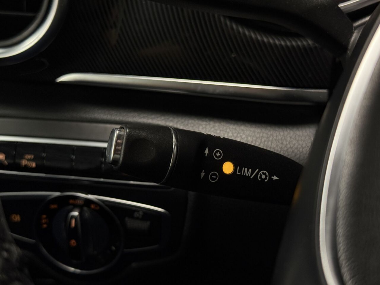 Mercedes-Benz V220 | 10