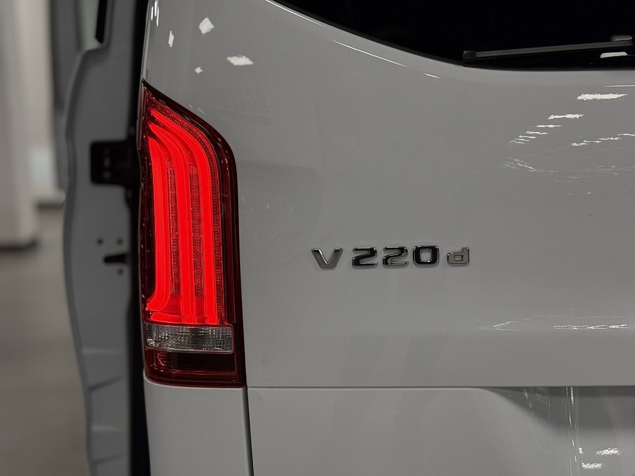 Mercedes-Benz V220 | 8