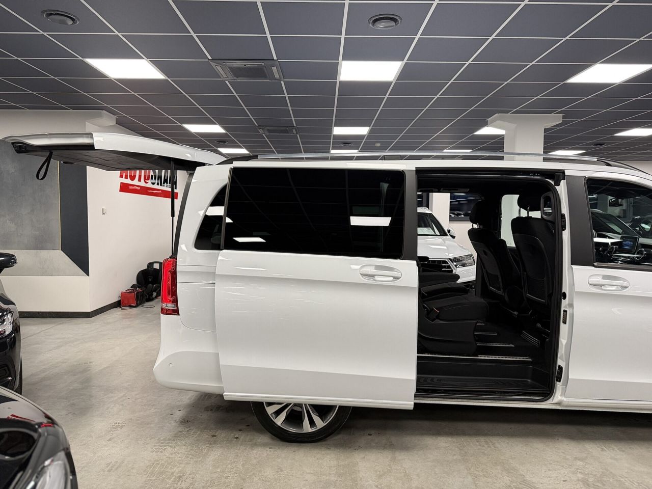 Mercedes-Benz V220 | 22