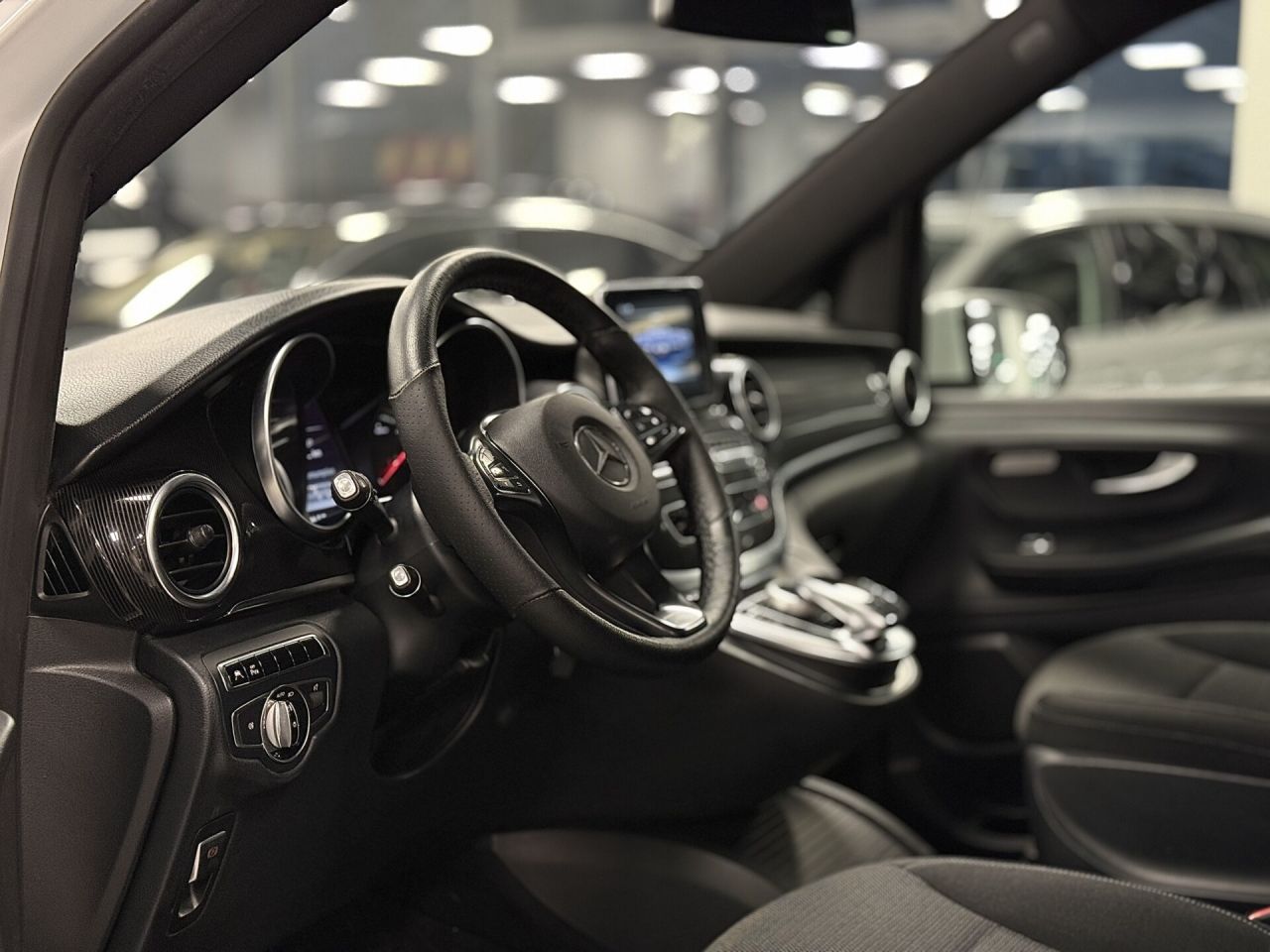 Mercedes-Benz V220 | 16