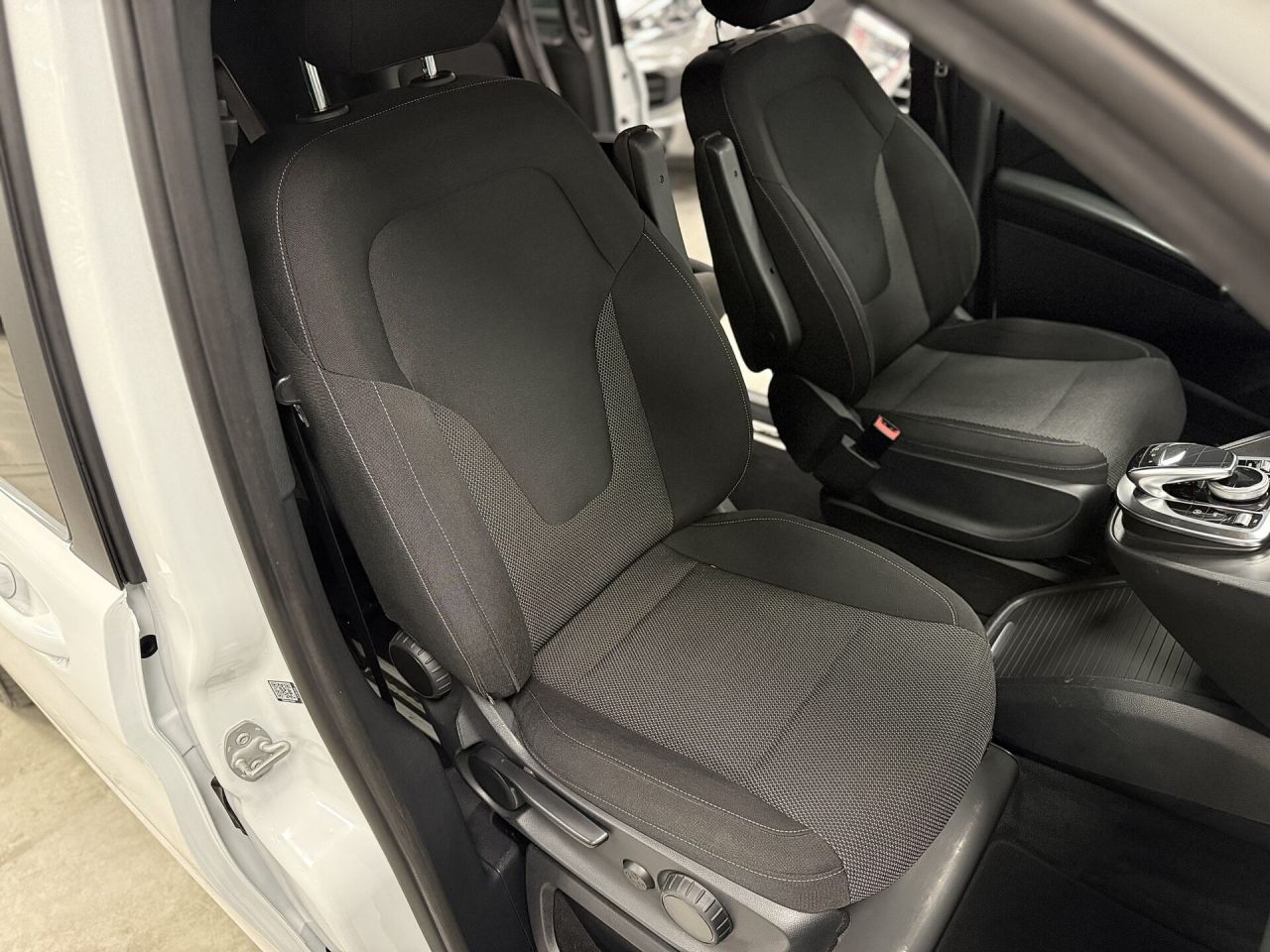 Mercedes-Benz V220 | 17