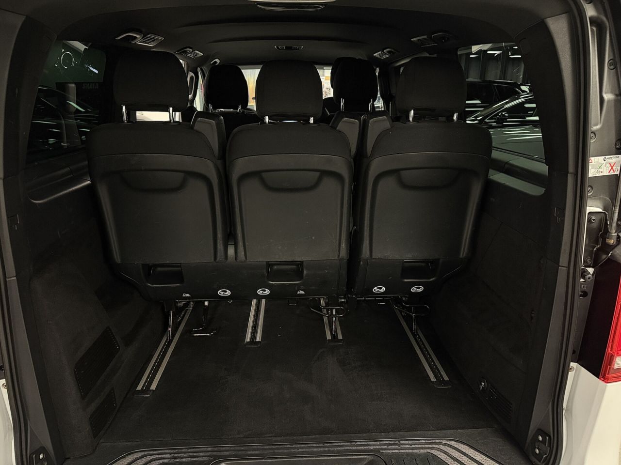 Mercedes-Benz V220 | 26