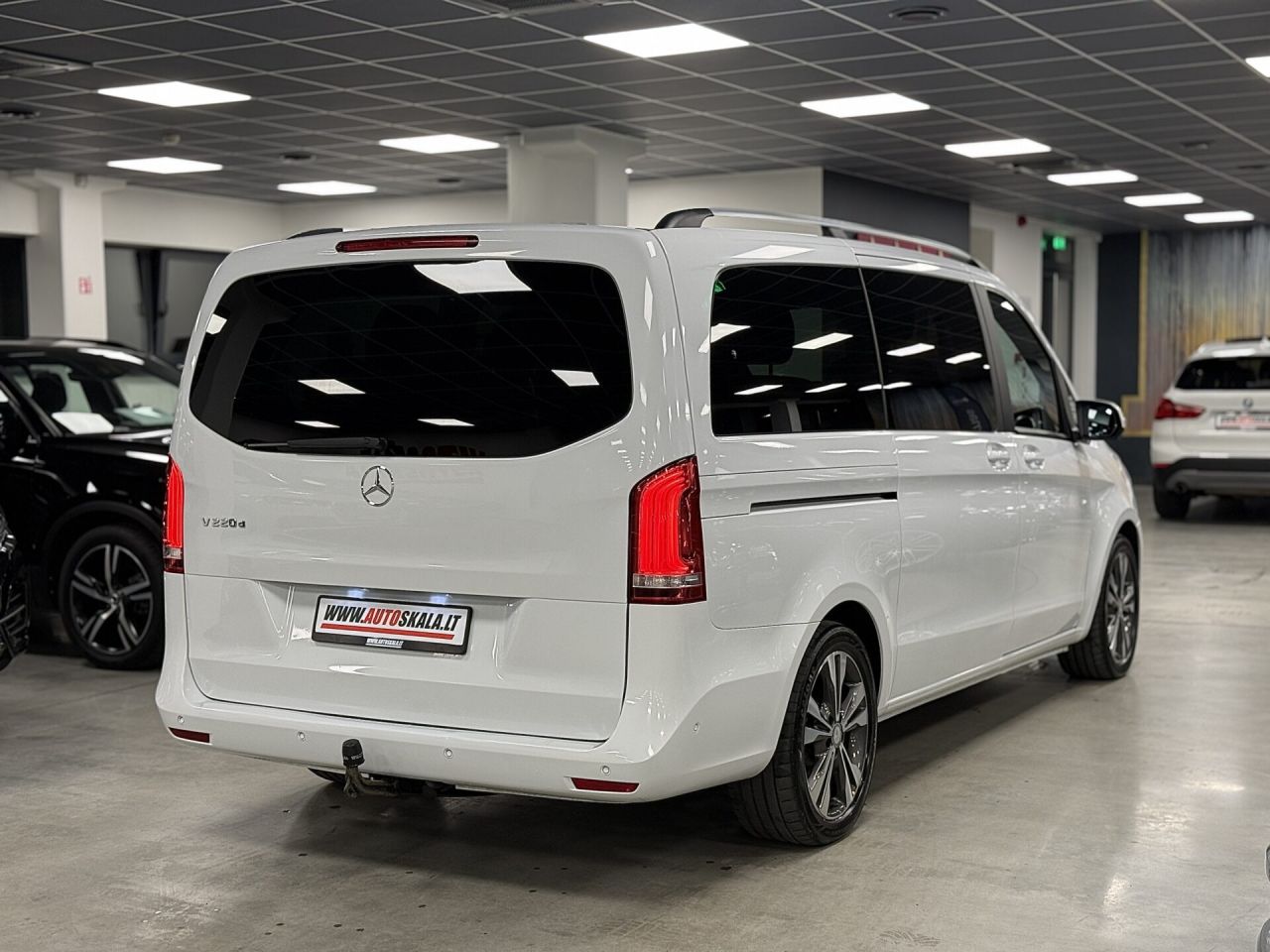 Mercedes-Benz V220 | 2