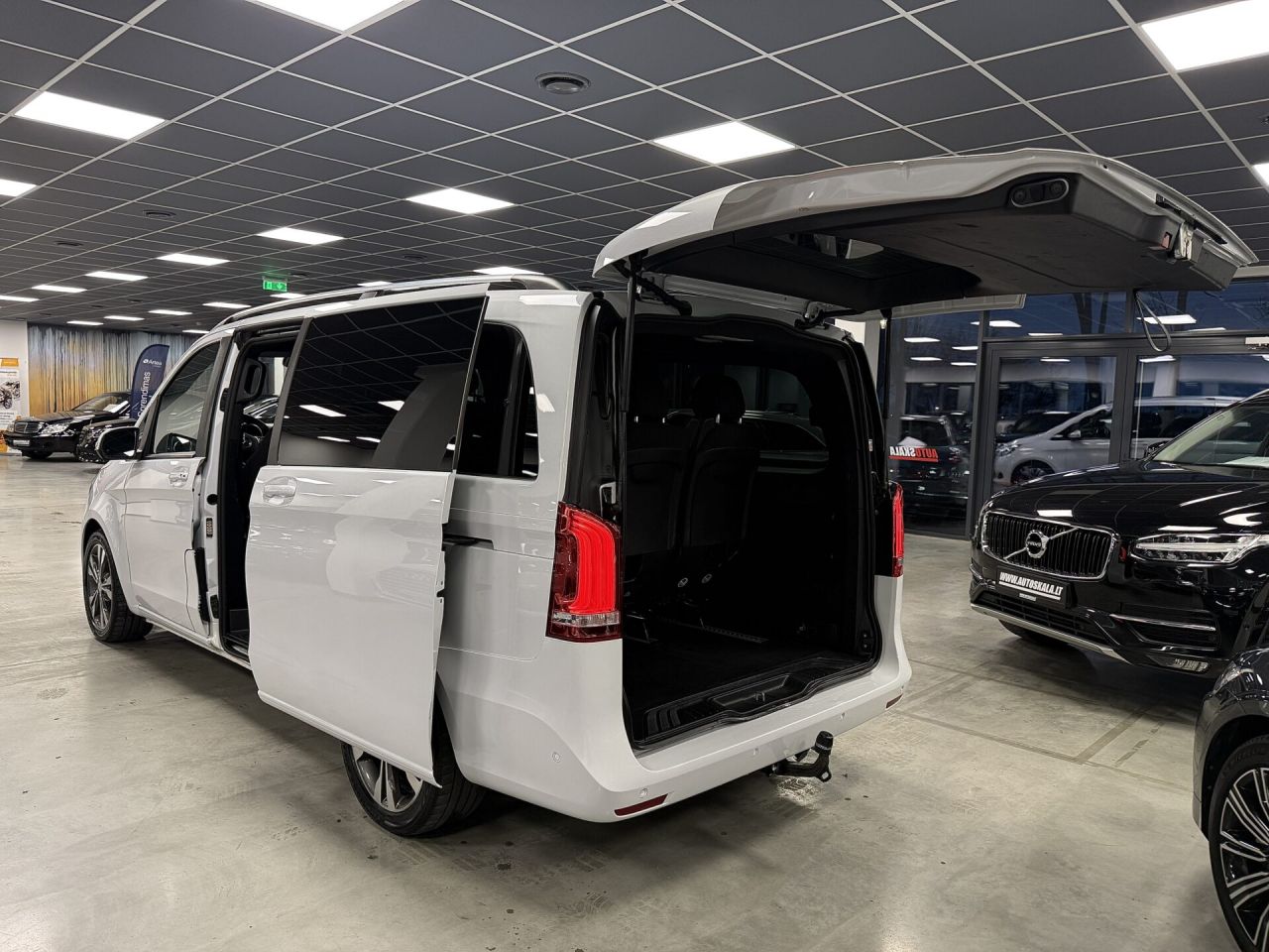 Mercedes-Benz V220 | 25