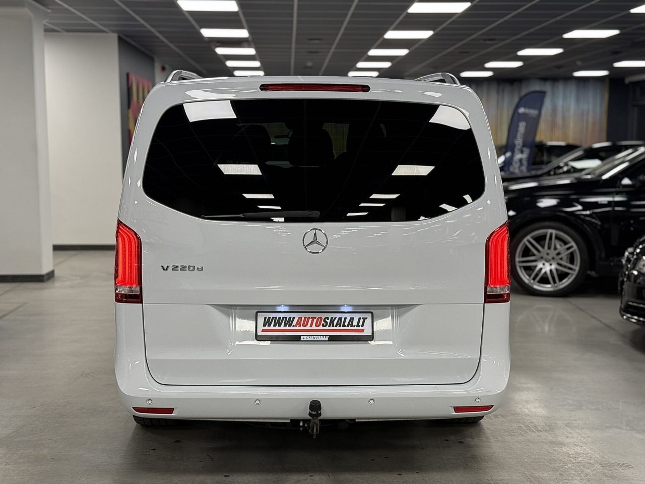 Mercedes-Benz V220 | 3