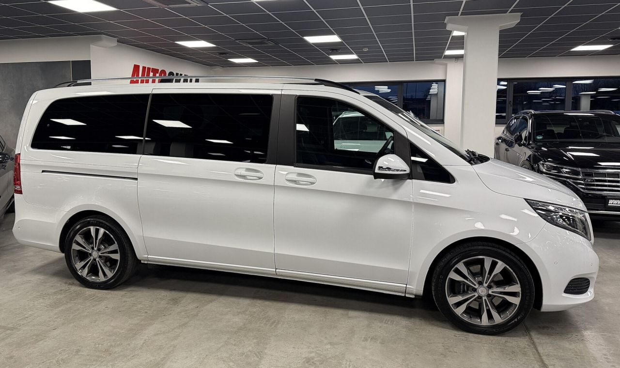 Mercedes-Benz V220 | 32