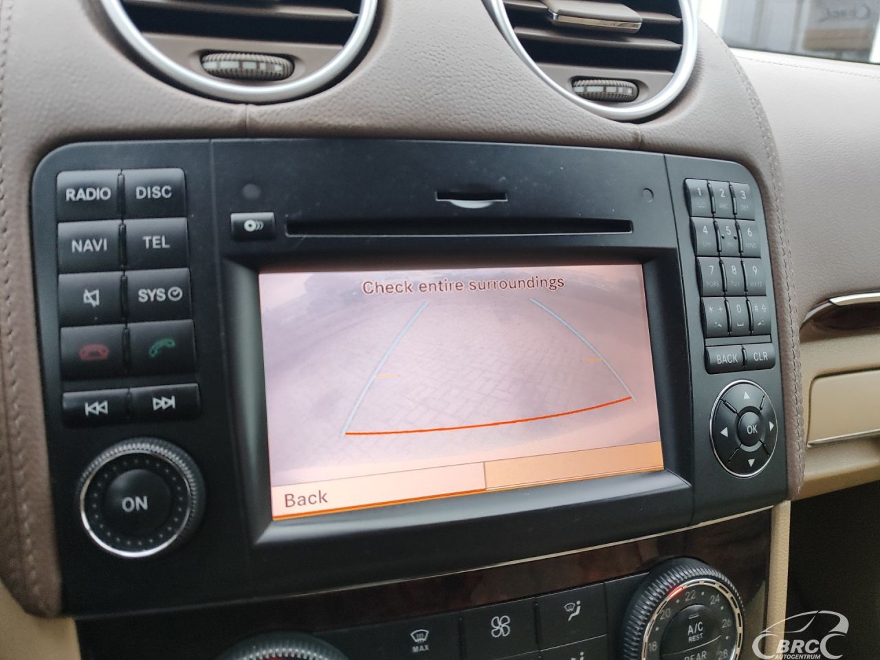 Mercedes-Benz GL450 | 33