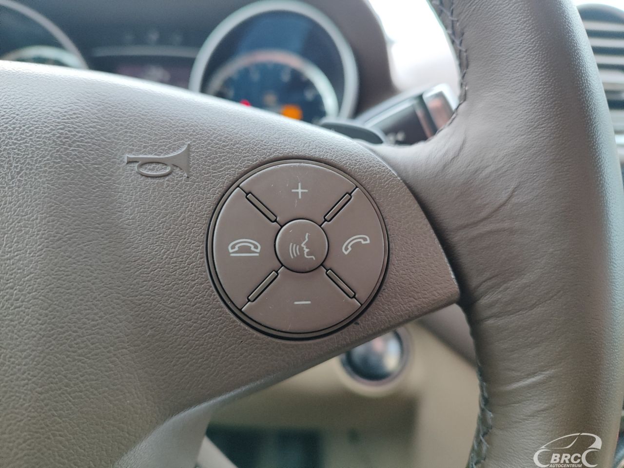 Mercedes-Benz GL450 | 23