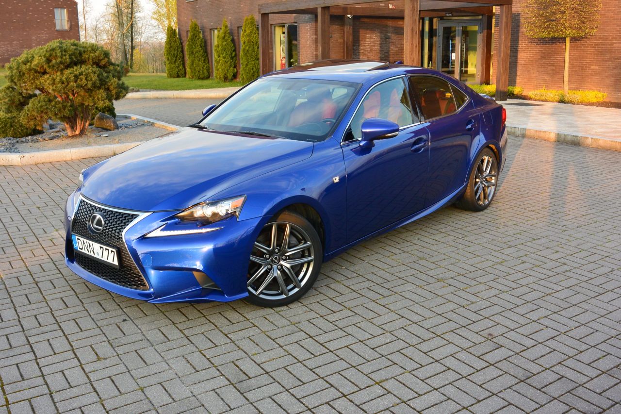 Lexus IS 200 | 1